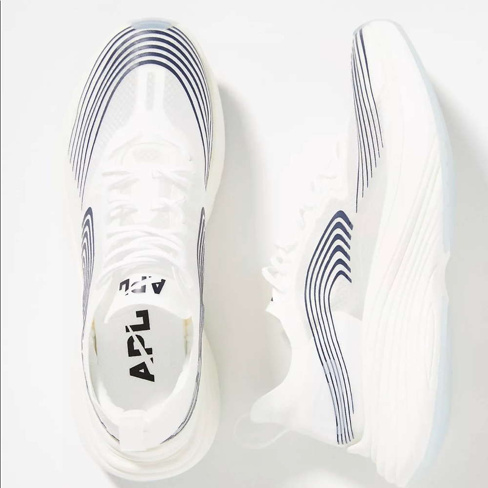 NWT APL Streamline Sneakers color: pearl - white and navy size 9